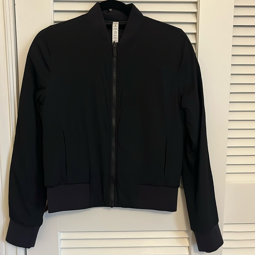 Lululemon Black Crinkle Bomber Size 4